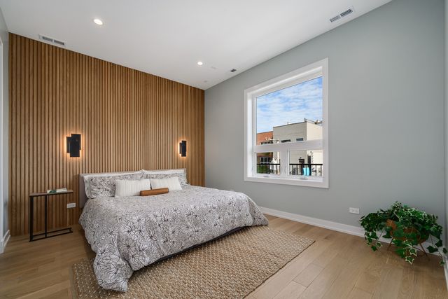 867 N Marshfield Avenue 2, Chicago, IL 60622