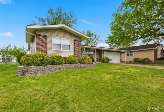 2515 Pioneer Drive, St Louis, MO 63129
