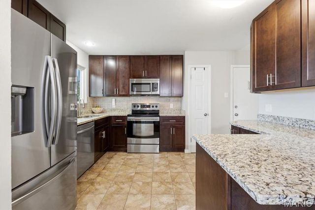 2515 Pioneer Drive, St Louis, MO 63129