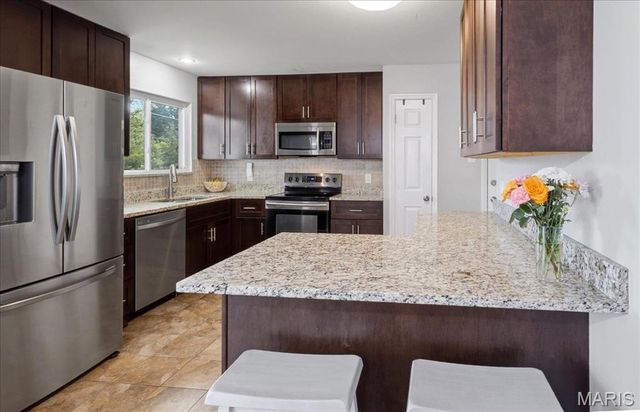 2515 Pioneer Drive, St Louis, MO 63129