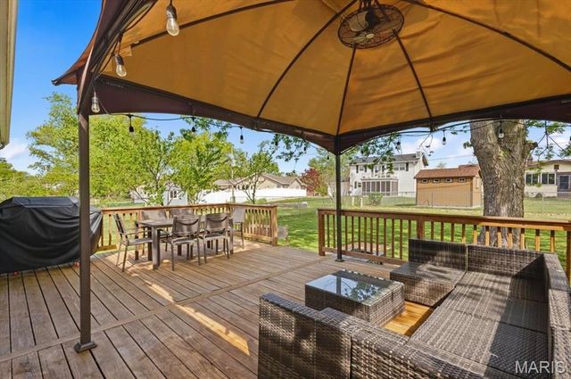 2515 Pioneer Drive, St Louis, MO 63129