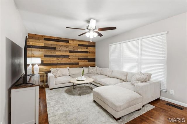 2515 Pioneer Drive, St Louis, MO 63129