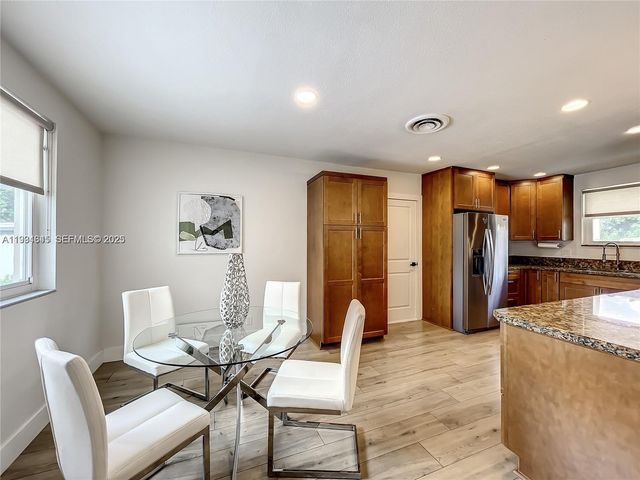 5880 SW 13th St, Plantation, FL 33317