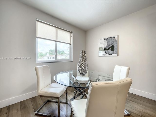 5880 SW 13th St, Plantation, FL 33317