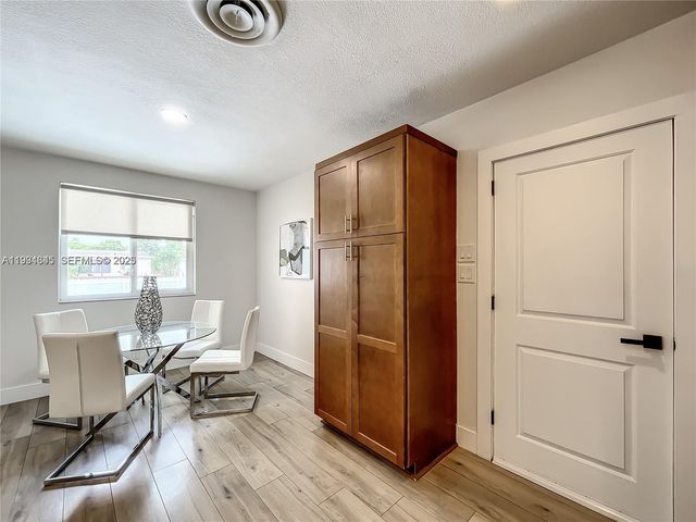 5880 SW 13th St, Plantation, FL 33317