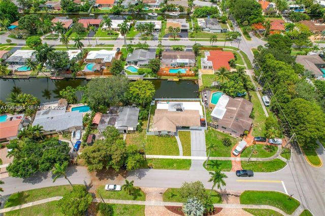 5880 SW 13th St, Plantation, FL 33317
