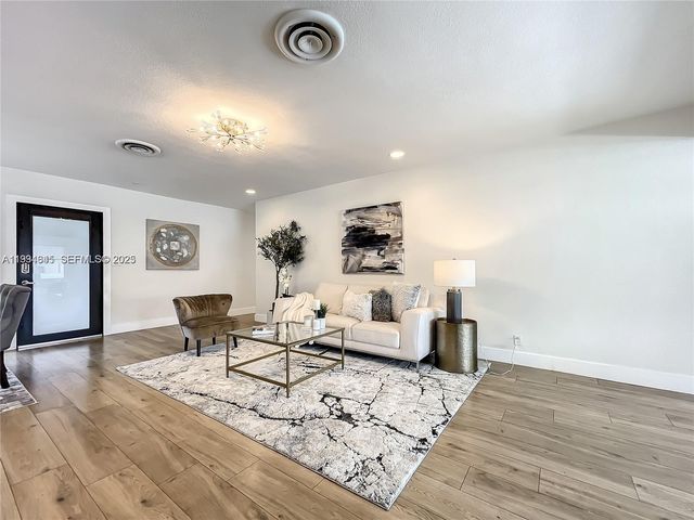 5880 SW 13th St, Plantation, FL 33317