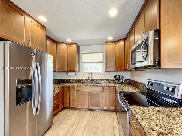 5880 SW 13th St, Plantation, FL 33317