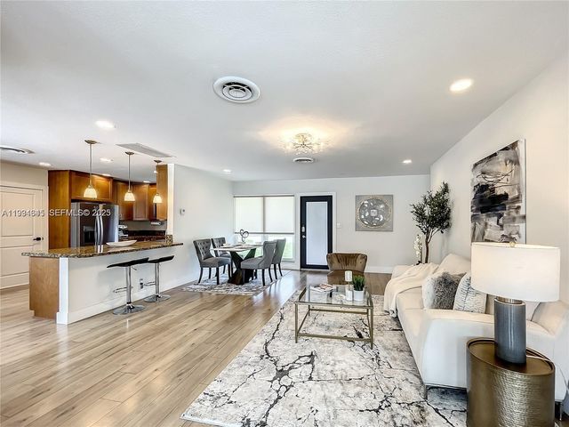 5880 SW 13th St, Plantation, FL 33317