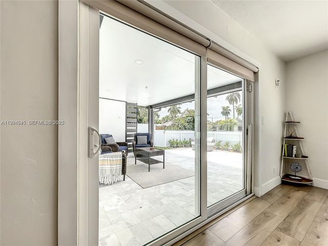 5880 SW 13th St, Plantation, FL 33317