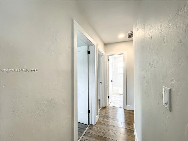 5880 SW 13th St, Plantation, FL 33317