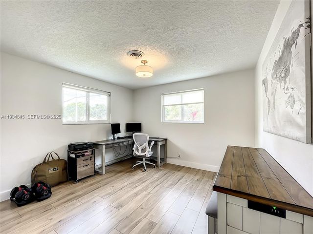 5880 SW 13th St, Plantation, FL 33317