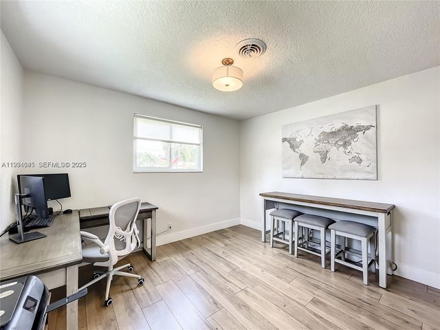 5880 SW 13th St, Plantation, FL 33317