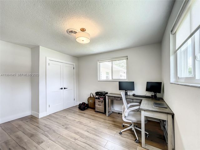 5880 SW 13th St, Plantation, FL 33317