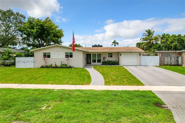 5880 SW 13th St, Plantation, FL 33317