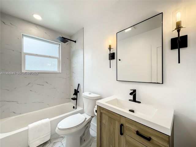 5880 SW 13th St, Plantation, FL 33317