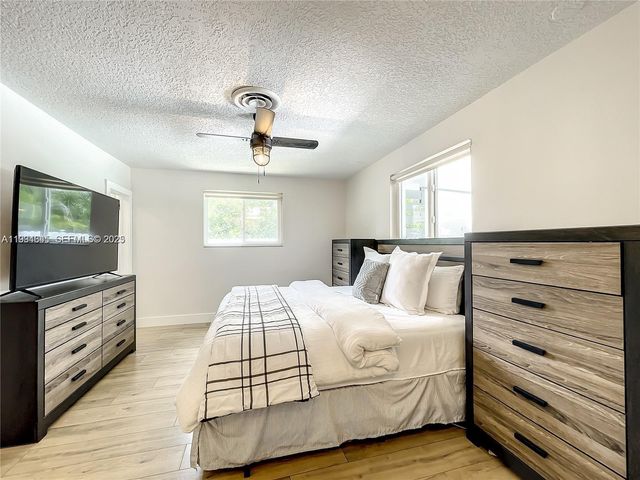 5880 SW 13th St, Plantation, FL 33317