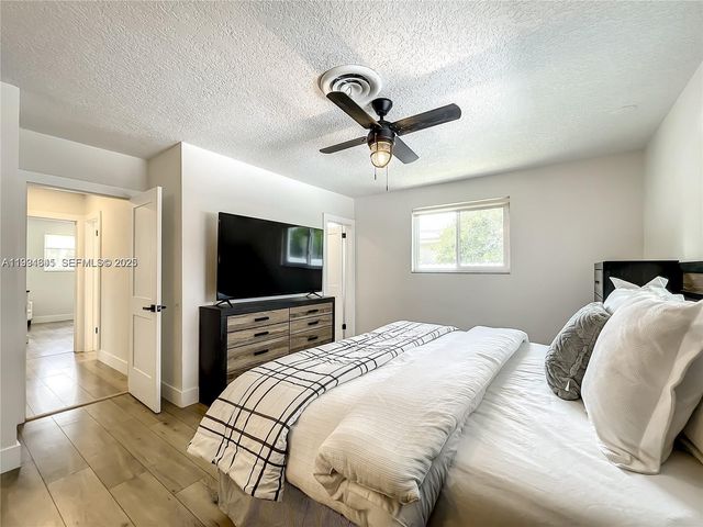 5880 SW 13th St, Plantation, FL 33317