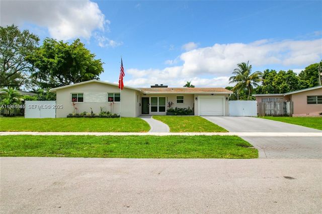 5880 SW 13th St, Plantation, FL 33317
