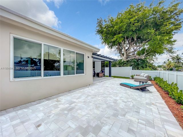 5880 SW 13th St, Plantation, FL 33317