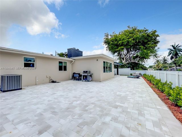 5880 SW 13th St, Plantation, FL 33317