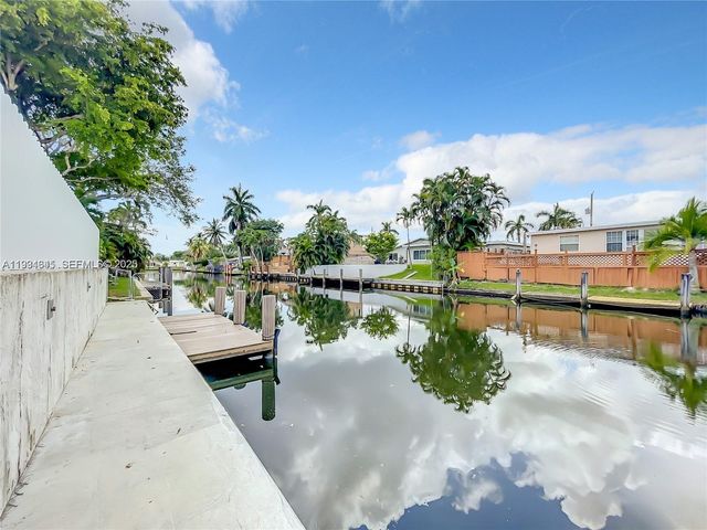 5880 SW 13th St, Plantation, FL 33317