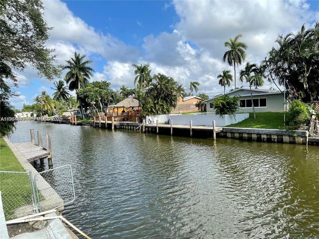 5880 SW 13th St, Plantation, FL 33317