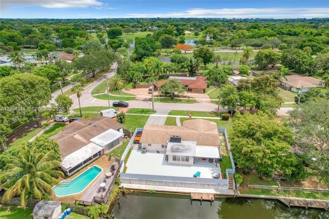 5880 SW 13th St, Plantation, FL 33317