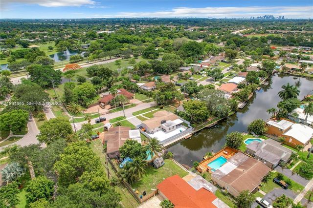 5880 SW 13th St, Plantation, FL 33317