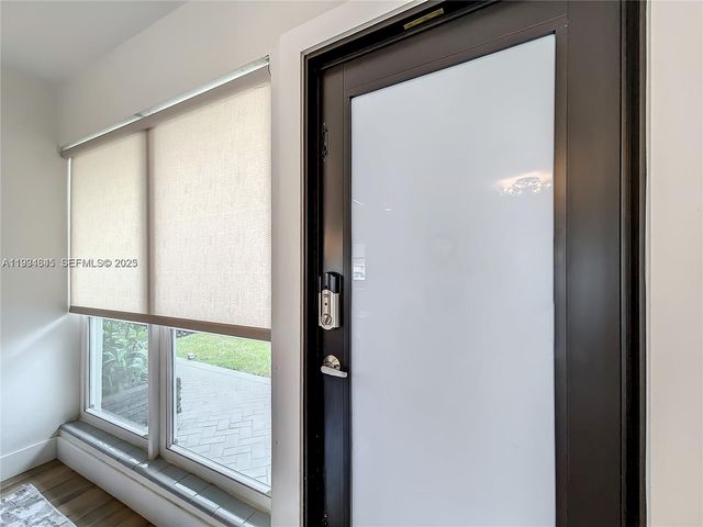 5880 SW 13th St, Plantation, FL 33317