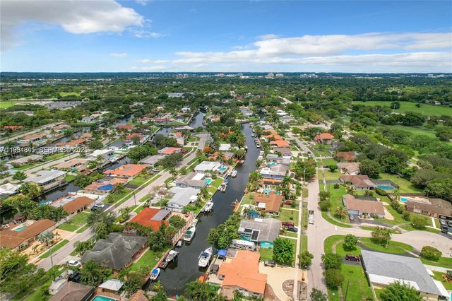 5880 SW 13th St, Plantation, FL 33317