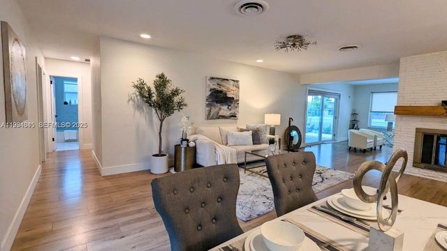 5880 SW 13th St, Plantation, FL 33317