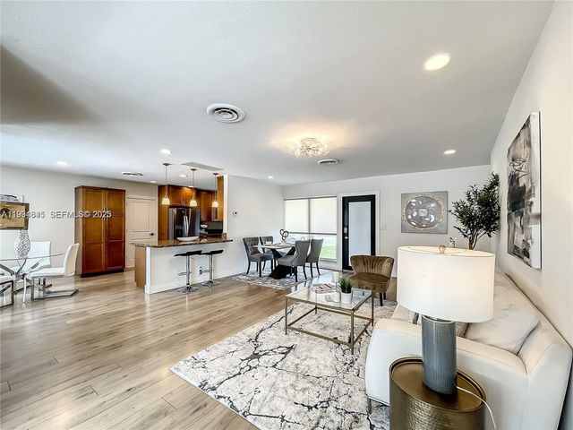 5880 SW 13th St, Plantation, FL 33317