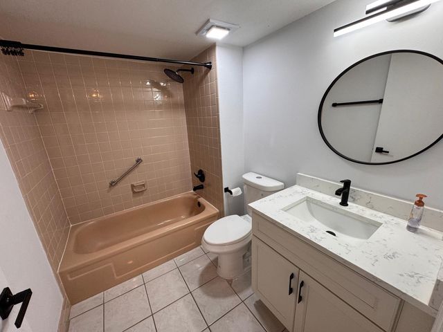 4570 NW 18th Avenue 605, Deerfield Beach, FL 33064