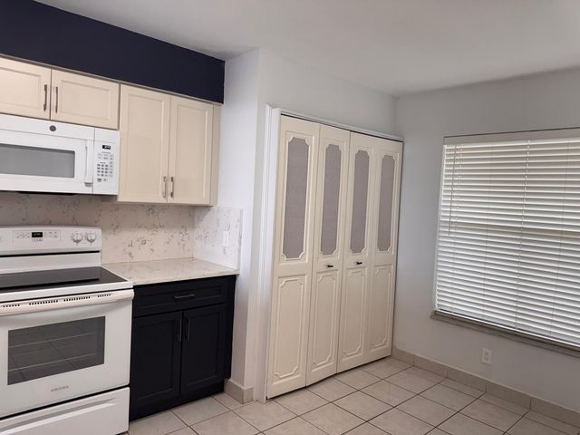 4570 NW 18th Avenue 605, Deerfield Beach, FL 33064