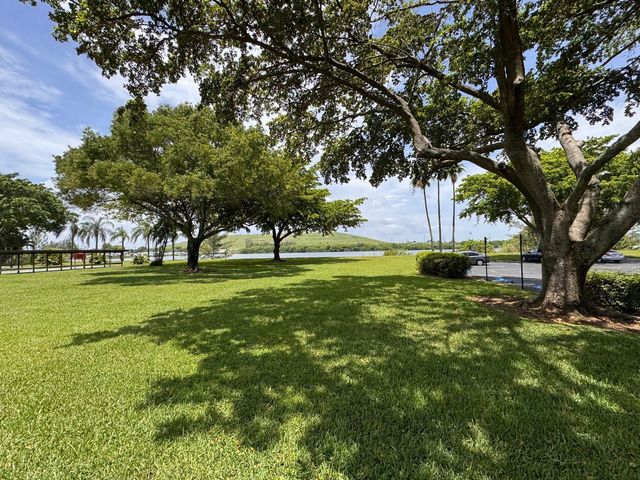 4570 NW 18th Avenue 605, Deerfield Beach, FL 33064