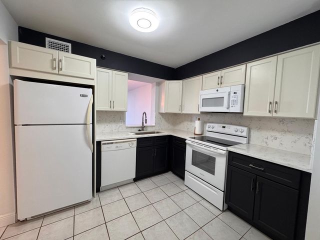 4570 NW 18th Avenue 605, Deerfield Beach, FL 33064