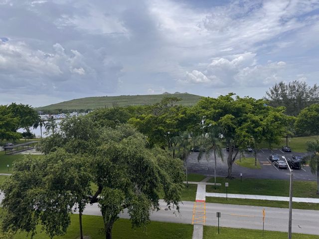4570 NW 18th Avenue 605, Deerfield Beach, FL 33064