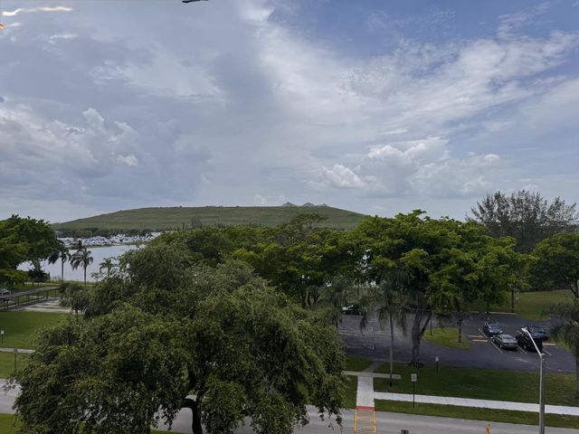 4570 NW 18th Avenue 605, Deerfield Beach, FL 33064