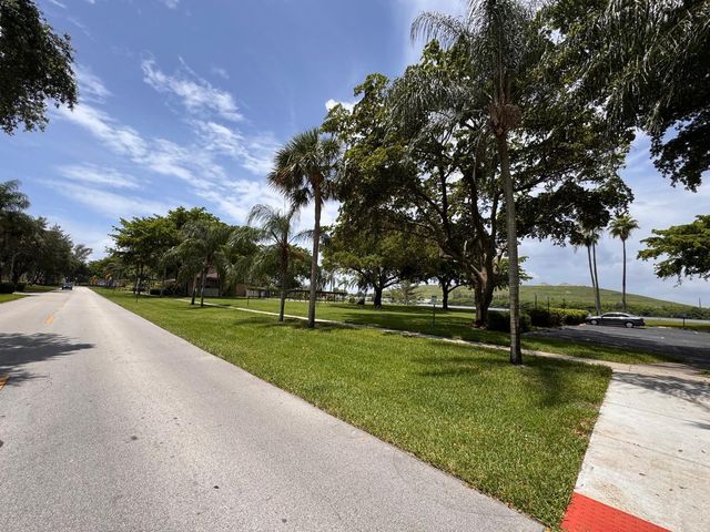 4570 NW 18th Avenue 605, Deerfield Beach, FL 33064