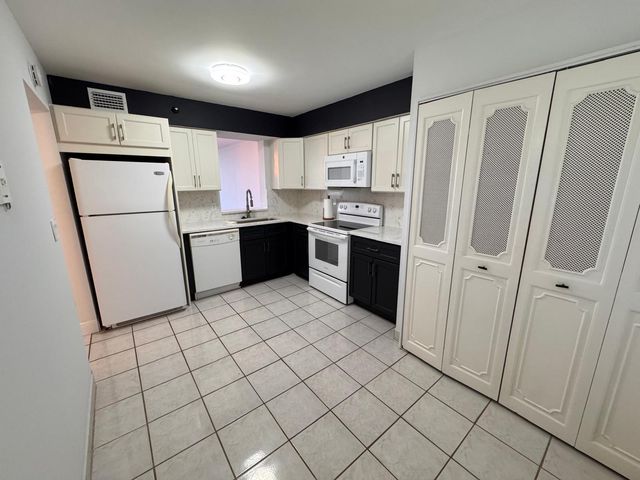 4570 NW 18th Avenue 605, Deerfield Beach, FL 33064