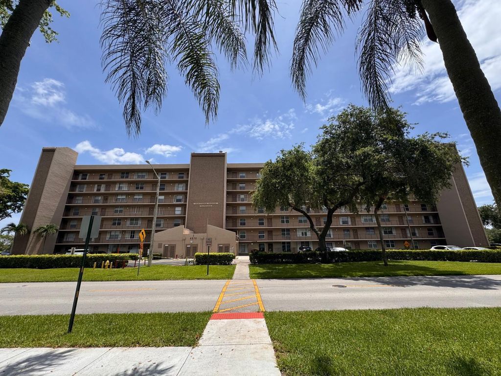 4570 NW 18th Avenue 605, Deerfield Beach, FL 33064