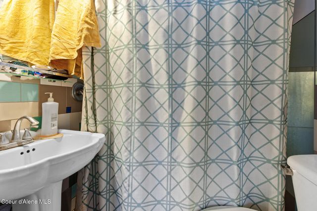 1021 N Florence Ave, Sandpoint, ID 83864