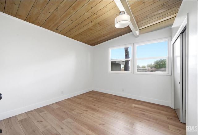 3025 Peerless Avenue, Bakersfield, CA 93308