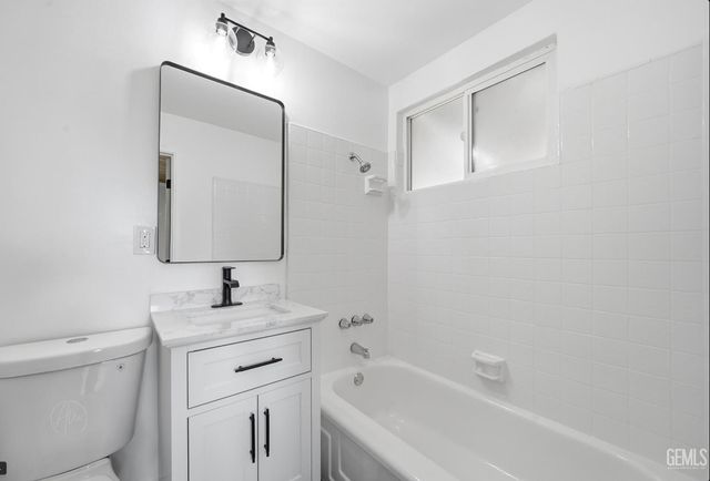 3025 Peerless Avenue, Bakersfield, CA 93308