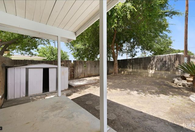 3025 Peerless Avenue, Bakersfield, CA 93308