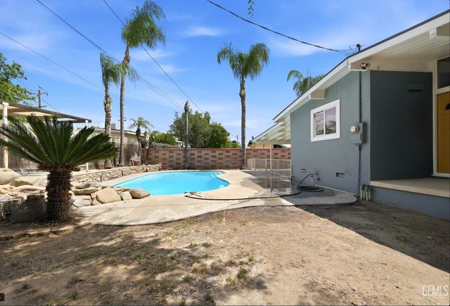 3025 Peerless Avenue, Bakersfield, CA 93308