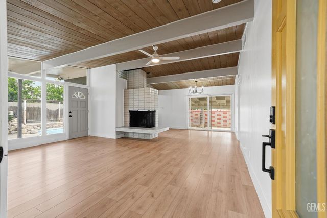 3025 Peerless Avenue, Bakersfield, CA 93308