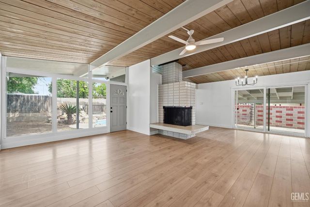3025 Peerless Avenue, Bakersfield, CA 93308