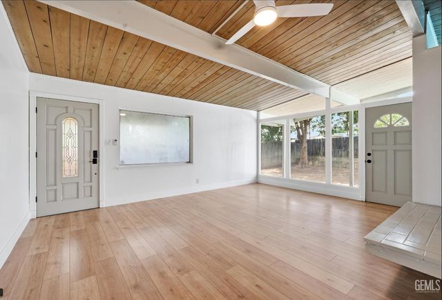 3025 Peerless Avenue, Bakersfield, CA 93308